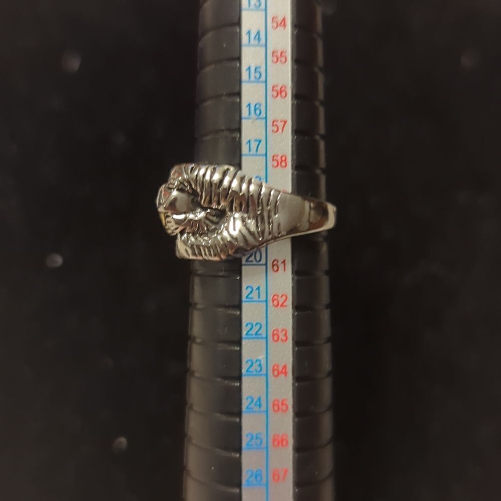 European and American Personalized Retro Skeleton Fist Ring Titanium Steel Motor - Picture 4 of 7